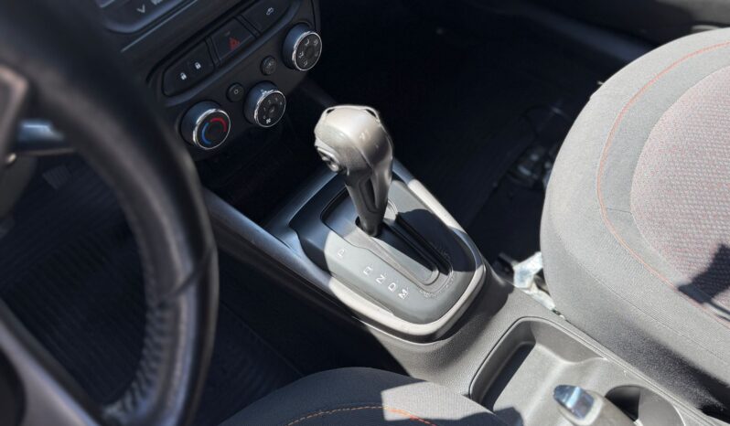 CHEVROLET ONIX 1.4 AUT. 2015 – 113 MIL KM completo