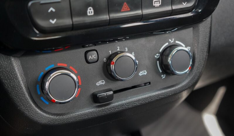 RENAULT KWID INTENSE 1.0 MEC. 2024 – 21 MIL KM completo