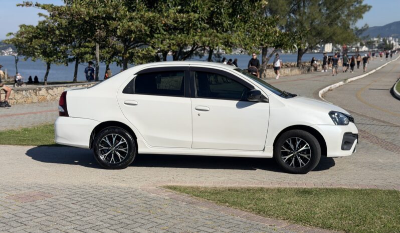 TOYOTA ETIOS SEDAN PLATINUM 1.5 AUT. 2017 – 148 MIL KM completo