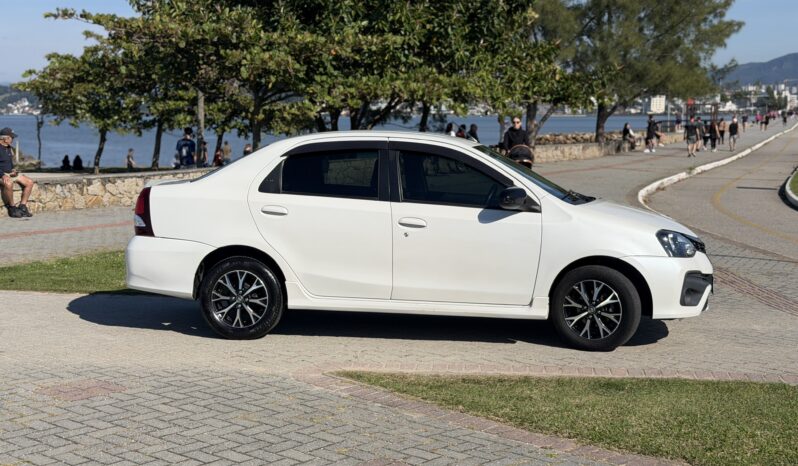 TOYOTA ETIOS SEDAN PLATINUM 1.5 AUT. 2017 – 148 MIL KM completo
