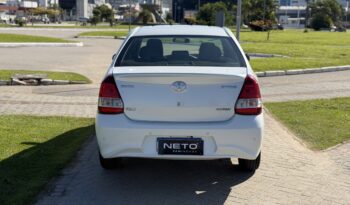 TOYOTA ETIOS SEDAN PLATINUM 1.5 AUT. 2017 – 148 MIL KM completo