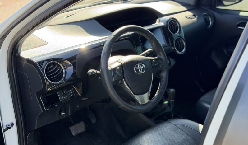 TOYOTA ETIOS SEDAN PLATINUM 1.5 AUT. 2017 – 148 MIL KM completo