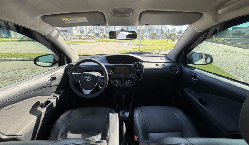 TOYOTA ETIOS SEDAN PLATINUM 1.5 AUT. 2017 – 148 MIL KM completo