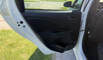 TOYOTA ETIOS SEDAN PLATINUM 1.5 AUT. 2017 – 148 MIL KM completo