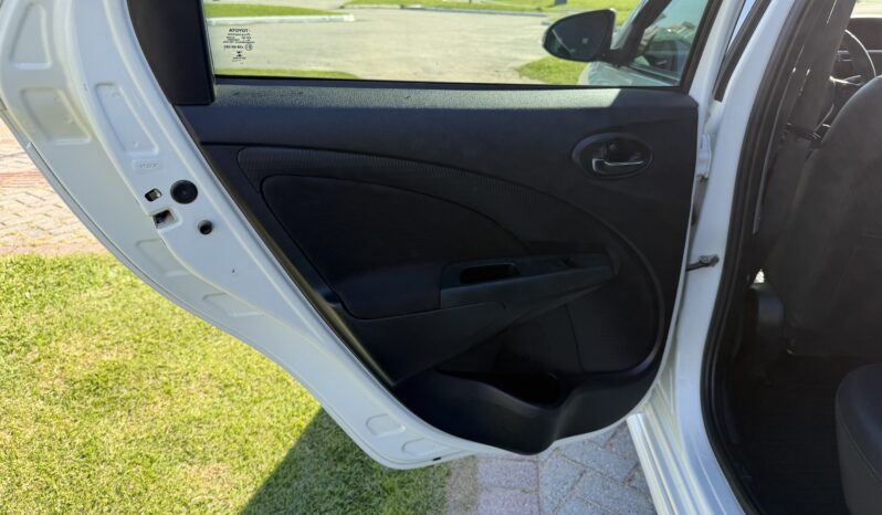 TOYOTA ETIOS SEDAN PLATINUM 1.5 AUT. 2017 – 148 MIL KM completo